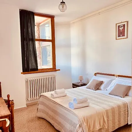 לינה וארוחת בוקר Santa Maria Di Betlem 3*